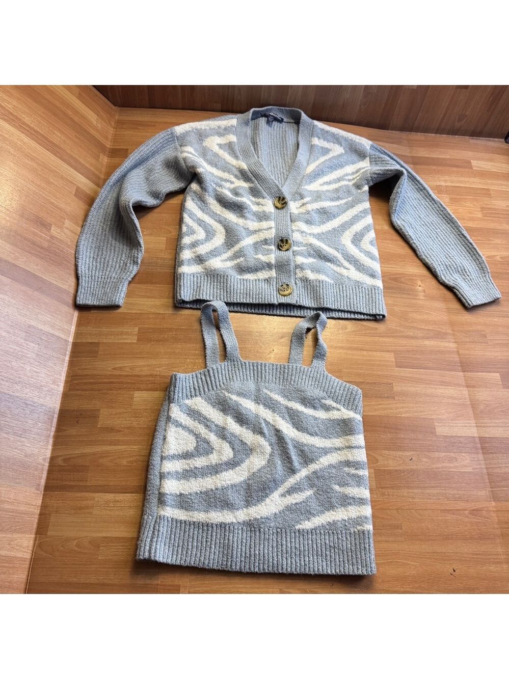 Freshman sweater set size 7/10 nwot